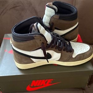 Travis Scott AJ1
